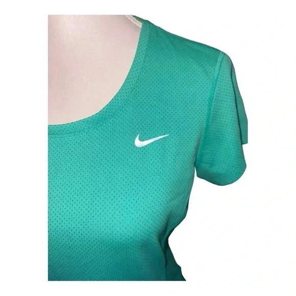 219 Nike Dri Fit Size M Medium Shirt Green Regular Fit Running Short Sleeve - Picture 2 of 6